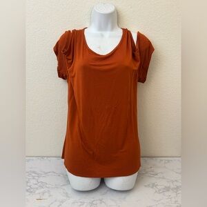 Isaac Liev Top Sz M Short Sleeve Cold Shoulder Pullover Blouse Burnt Orange